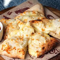 Фокачча сырная в Mama Roma