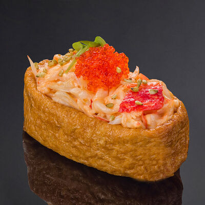 Инари с камчатским крабом в Bluefin по цене 680 ₽