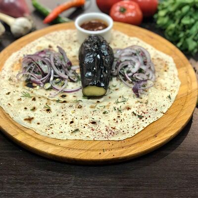 Шашлык из баклажана в Тут Lounge Cafe по цене 400 ₽