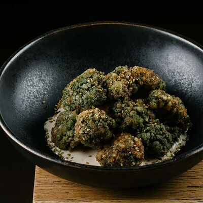 Хрустящие брокколи с соусом Том Кха в Джимми Чу по цене 590 ₽