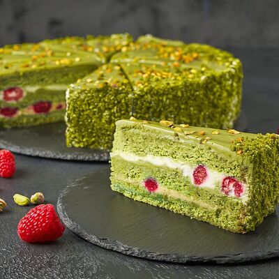 Торт Фисташковый с малиной в Вкусный кофе по цене 650 ₽