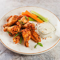 Куриные крылышки BBQ в Биродром и Панчетта