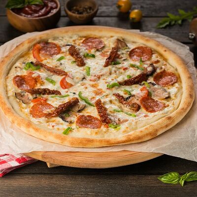 Papa's pizza 32см в Papa's Pizza по цене 749 ₽