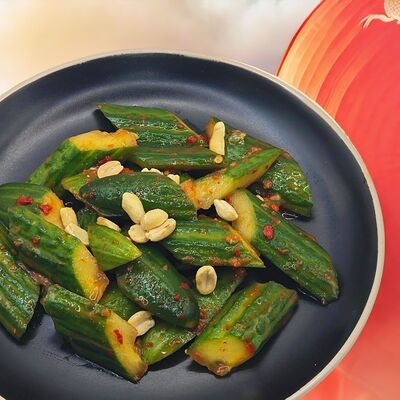 Битые огурцы в азиатском стиле в Лапша и Утки по цене 335 ₽