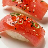 Суши с тунцом в Морошка