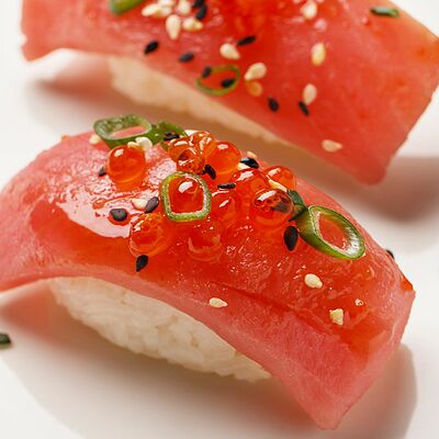 Суши с тунцом в Морошка по цене 201 ₽