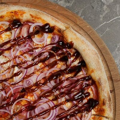 Пицца Чикен барбекю в FRIENDLOUNGE по цене 720 ₽