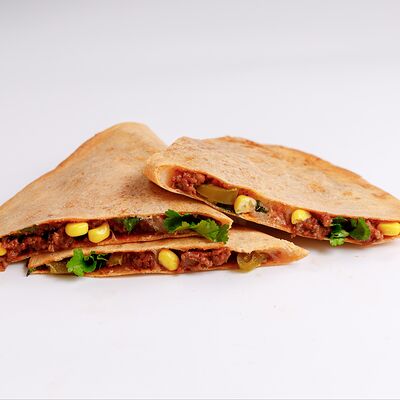 Кесадилья по-мексикански в Coffee Machine по цене 510 ₽