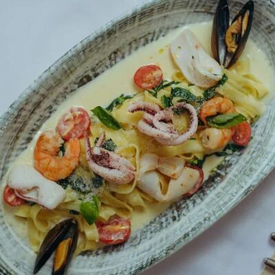 Тальятелле с морепродуктами в сливочном соусе в Роланд по цене 1050 ₽