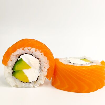 Филадельфия с авокадо в Рис и лосось по цене 899 ₽