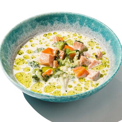 Сливочный суп с лососем и брокколи в Песто Тесто по цене 740 ₽