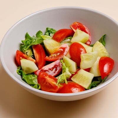 Салат из огурцов и помидоров в PastaMore по цене 160 ₽