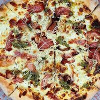 Пицца Карбонара и Песто в Basilico Pizza