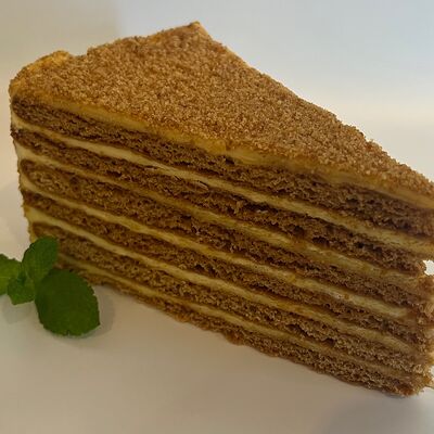 Мамин медовик в Кофе Рам по цене 450 ₽