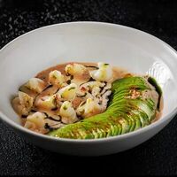 Гребешок с авокадо и соусом кимчи-кокос в Medusa by Novikov