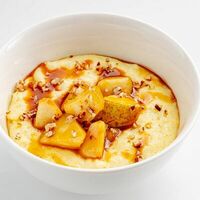 Кукурузная каша с грушей и карамелью в Cake & Breakfast