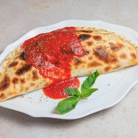 Кальцоне с ветчиной в Bocconcino
