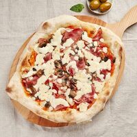 Пицца с прошутто котто и грибами в Cacio e Pepe