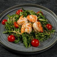 Салат с рукколой и креветками в Hamlets & Шашлык