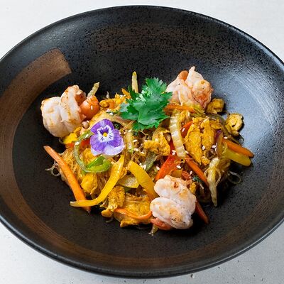 Лапша по-сингапурски с креветками в Раменная Ru-Rik по цене 650 ₽