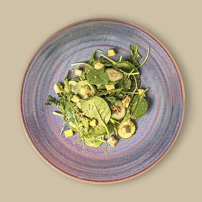 Салат Зеленый с рукколой, шпинатом и авокадо в Любим сытно по цене 915 ₽