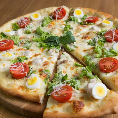 Пицца Цезарь в Просто вкусно по цене 870 ₽