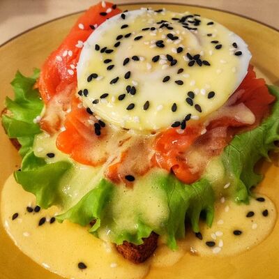 Тост с красной рыбойв Dobro coffee microroasters по цене 410 ₽