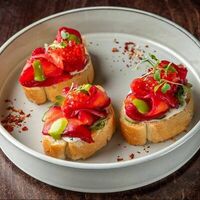 Брускетты с форелью гравлакс в Clever Irish Pub
