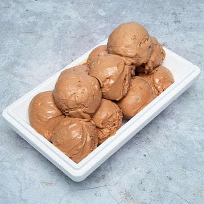 Шоколадное мороженое из фермерского молока в Сказка по цене 1590 ₽