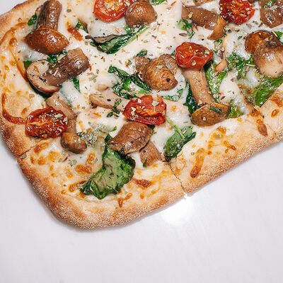 Пицца Белые грибы в Буратто по цене 1350 ₽