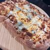 Четыре сыра пицца 20*30 см в Генрих и Генриетта по цене 690