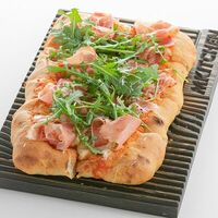 Пицца парма и руккола в Mkitchen