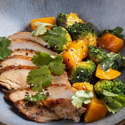 Куриное филе с манго и брокколи в Avgust13 по цене 990 ₽