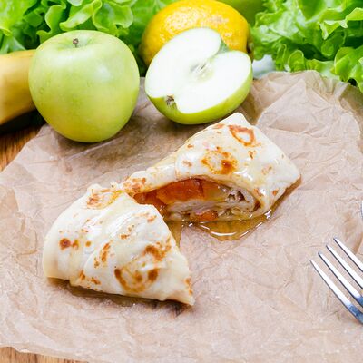 Блинчик с яблоком и курагой в Карбонара по цене 252 ₽
