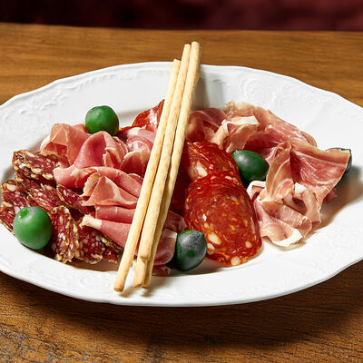 Antipasto Carne в Salone pasta & bar по цене 3690 ₽