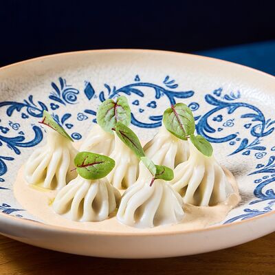 Хинкалиоли с говядиной в сливочно-копчёном соусе в NANA Pirveli по цене 635 ₽