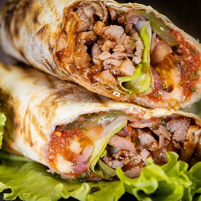 Шаурма с реберным мясом в УГОЛЬ&МЯСО по цене 570 ₽