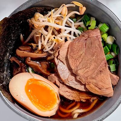 Рамэн Ким-чхи на Мисо бульоне с говядиной в Рамен & Роллы Там Сям по цене 699 ₽