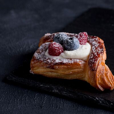 Даниш с ягодами в Траттория для друзей по цене 230 ₽