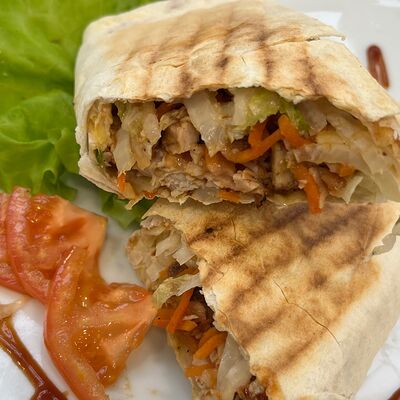 Мини-шаурма со свининой в лаваше в Loveaш по цене 250 ₽
