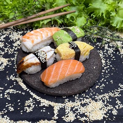 Суши ассорти в Много пиццы по цене 779 ₽