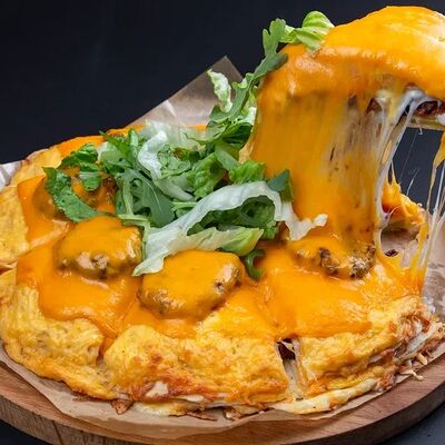 Beef burger в CRAZY SUSHI по цене 2870 ₽
