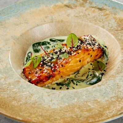 Семга в устрично-медовой глазури с соусомв Terra по цене 40 р.