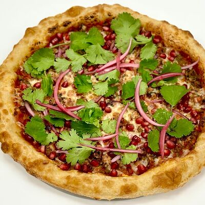 Пицца Ягнятина в Mesto Gusto по цене 950 ₽