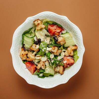 Креветки с лепестками миндаля в соусе ореховый комбу в Farro pasta & bar по цене 650 ₽