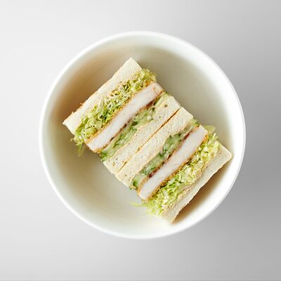 Сэндвич с цыплёнком кацу в Ossu по цене 610 ₽