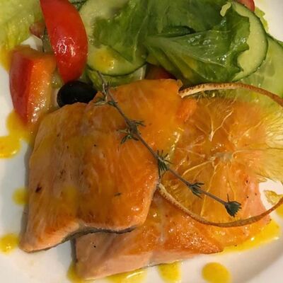 Филе форели и микс из свежих овощей в Friends Market по цене 1000 ₽