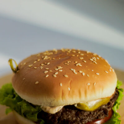 Бургер с мраморной говядиной в Чилли ванилли по цене 520 ₽