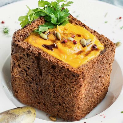 Тыквенный крем-суп в хлебе в Fazenda по цене 460 ₽