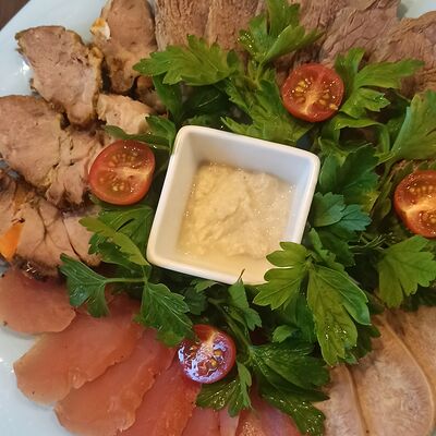 Ассорти мясное в Оливье по цене 950 ₽